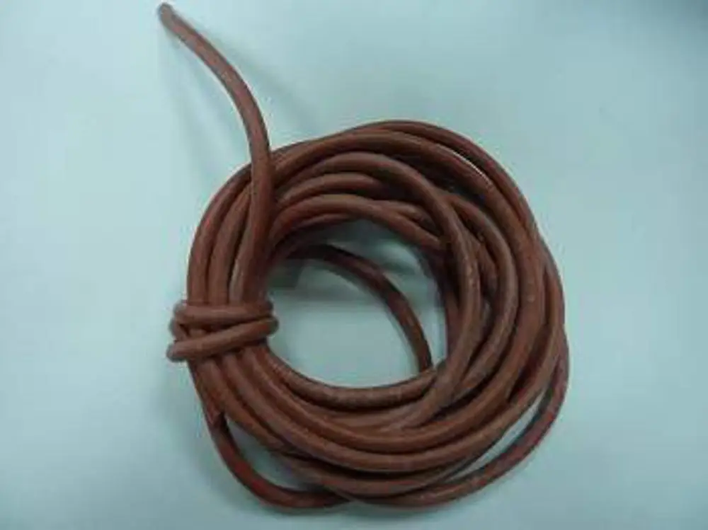 Rote Dichtschnur, aufgewickelt, möglicherweise von der Marke Remeha. Das Produkt wirkt flexibel und ist für Dichtungsanwendungen gedacht.